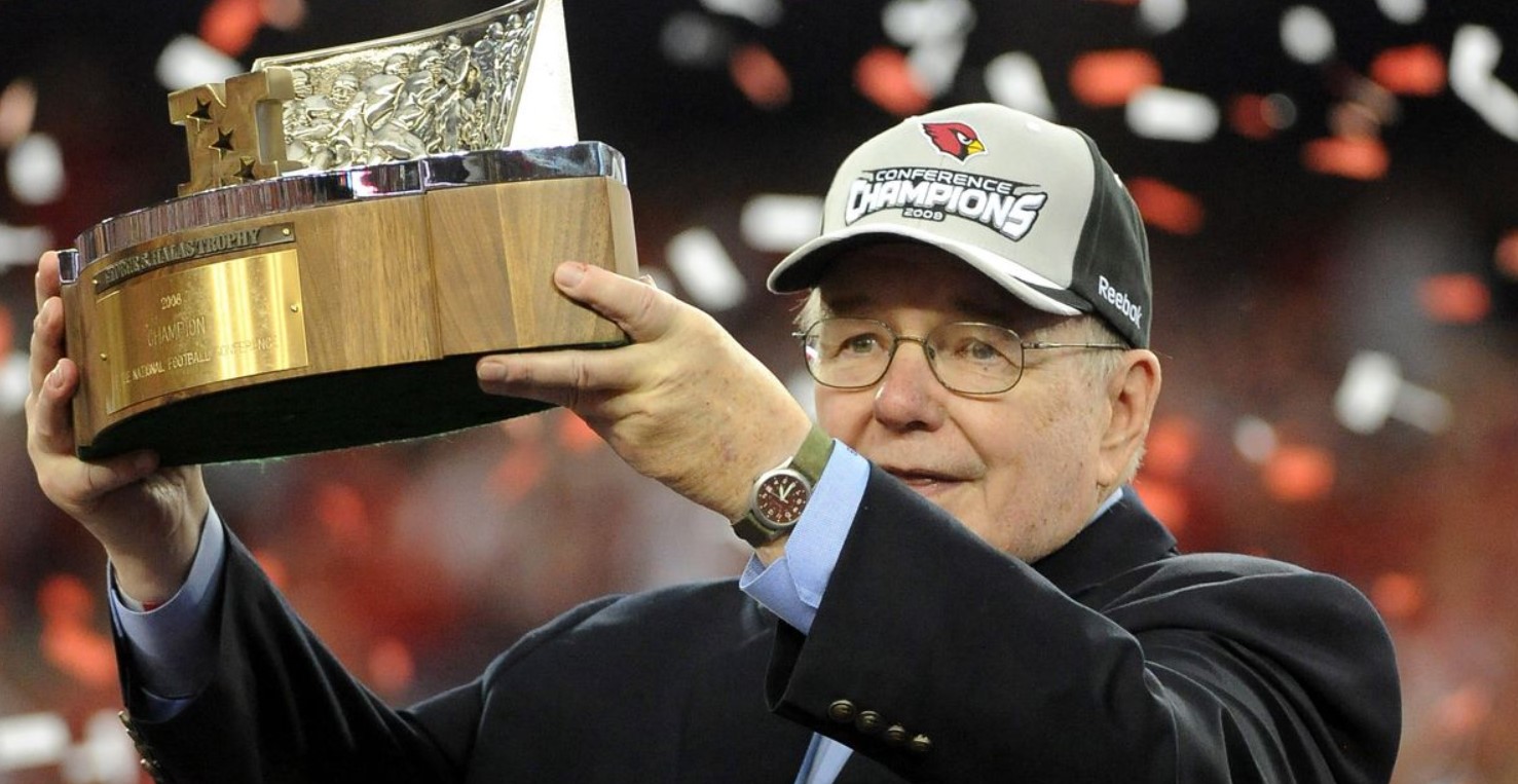 Jim-Hart-is-the-best-arizona-cardinals-quarterback-of-all-time